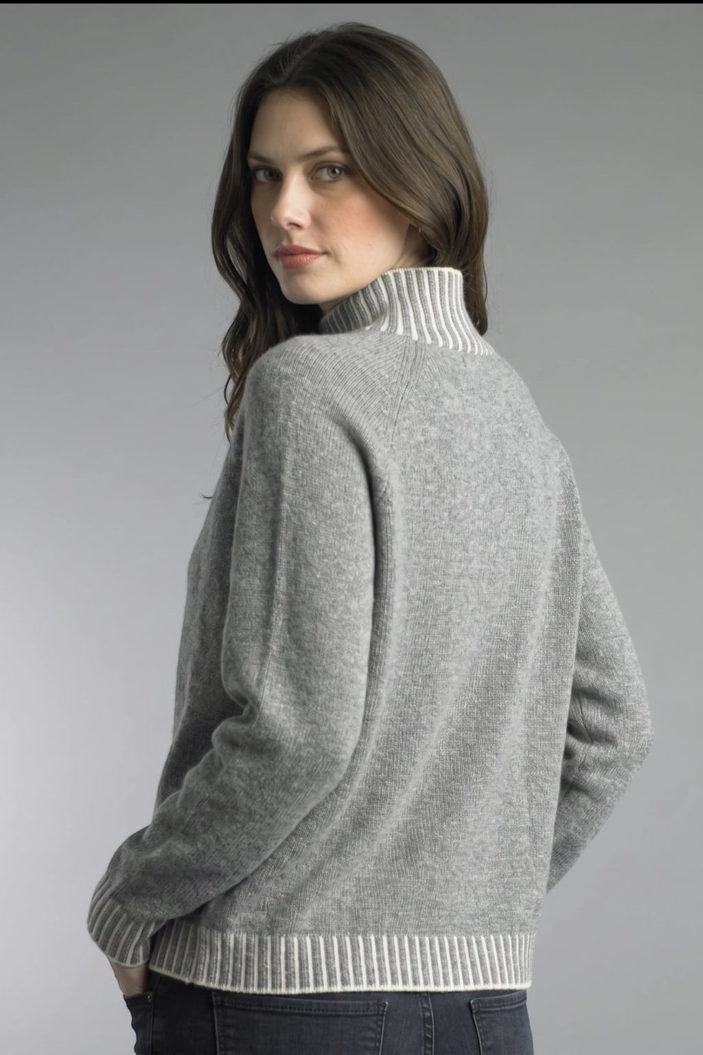 CONTRAST STITCHING SWEATER