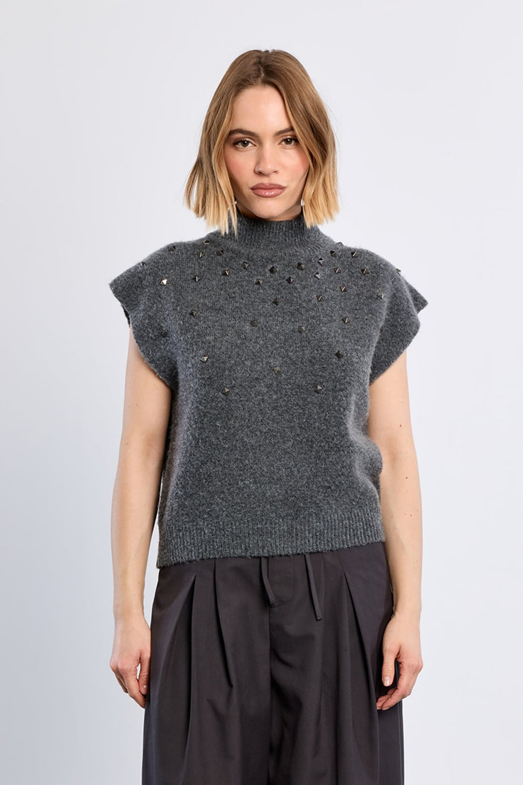 STUDS KNIT VEST