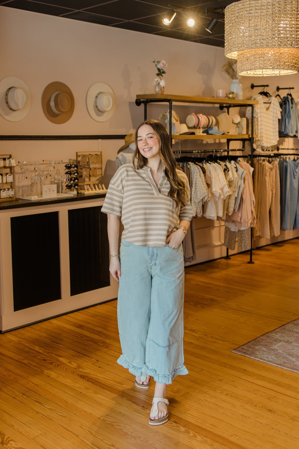 Wide-Leg Ruffled Hem Bloomer Jeans
