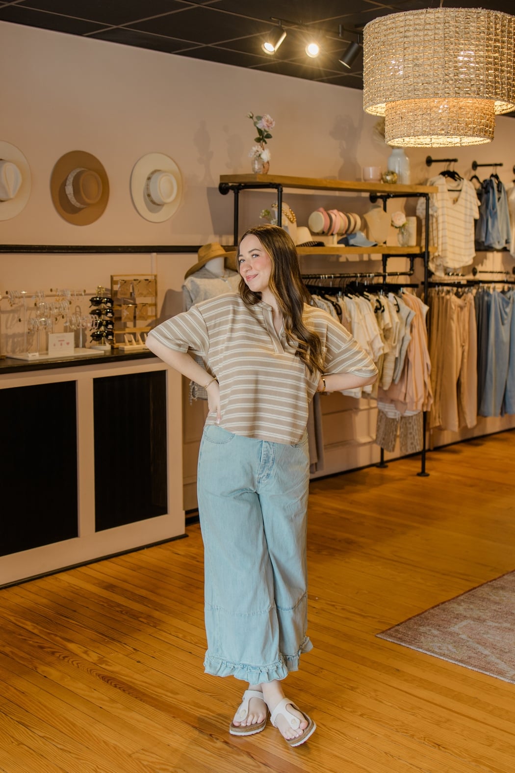 Wide-Leg Ruffled Hem Bloomer Jeans