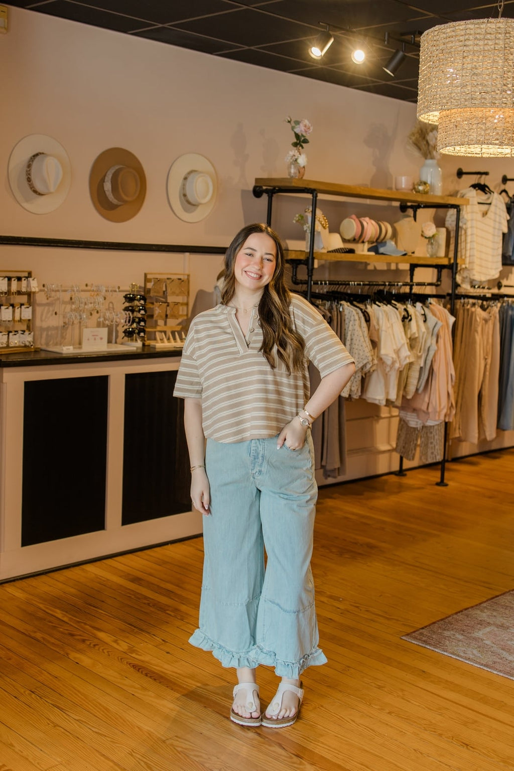 Wide-Leg Ruffled Hem Bloomer Jeans